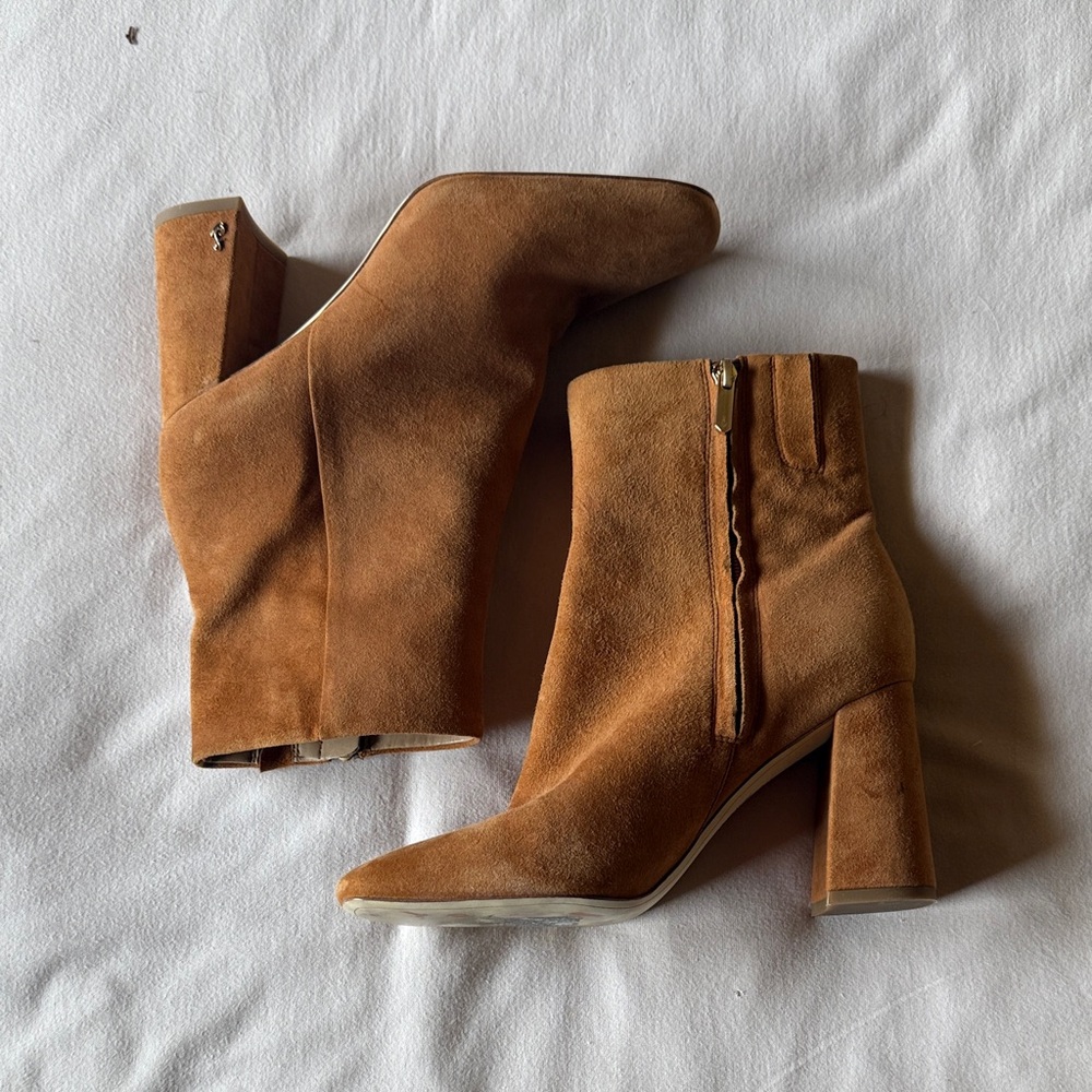 Elegant Tan Suede Ankle Boots
